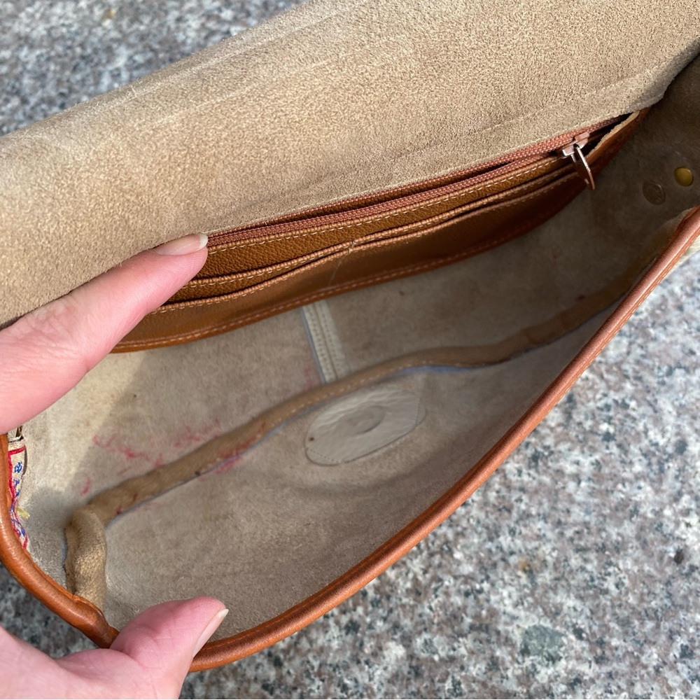Vintage Dooney and Bourke crossbody bag - Picture 3 of 11